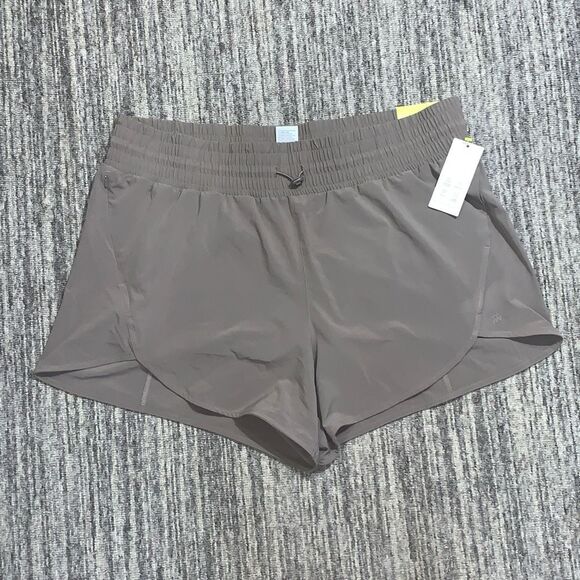 New All in Motion Women's XXL 2XL Brown Moisture Wicking UPF 50+ Athletic Shorts - Picture 1 of 9